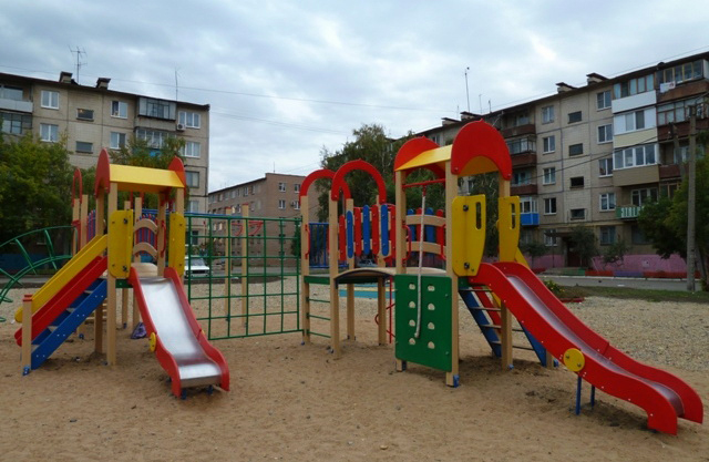 В Орске «вырастают» детские площадки